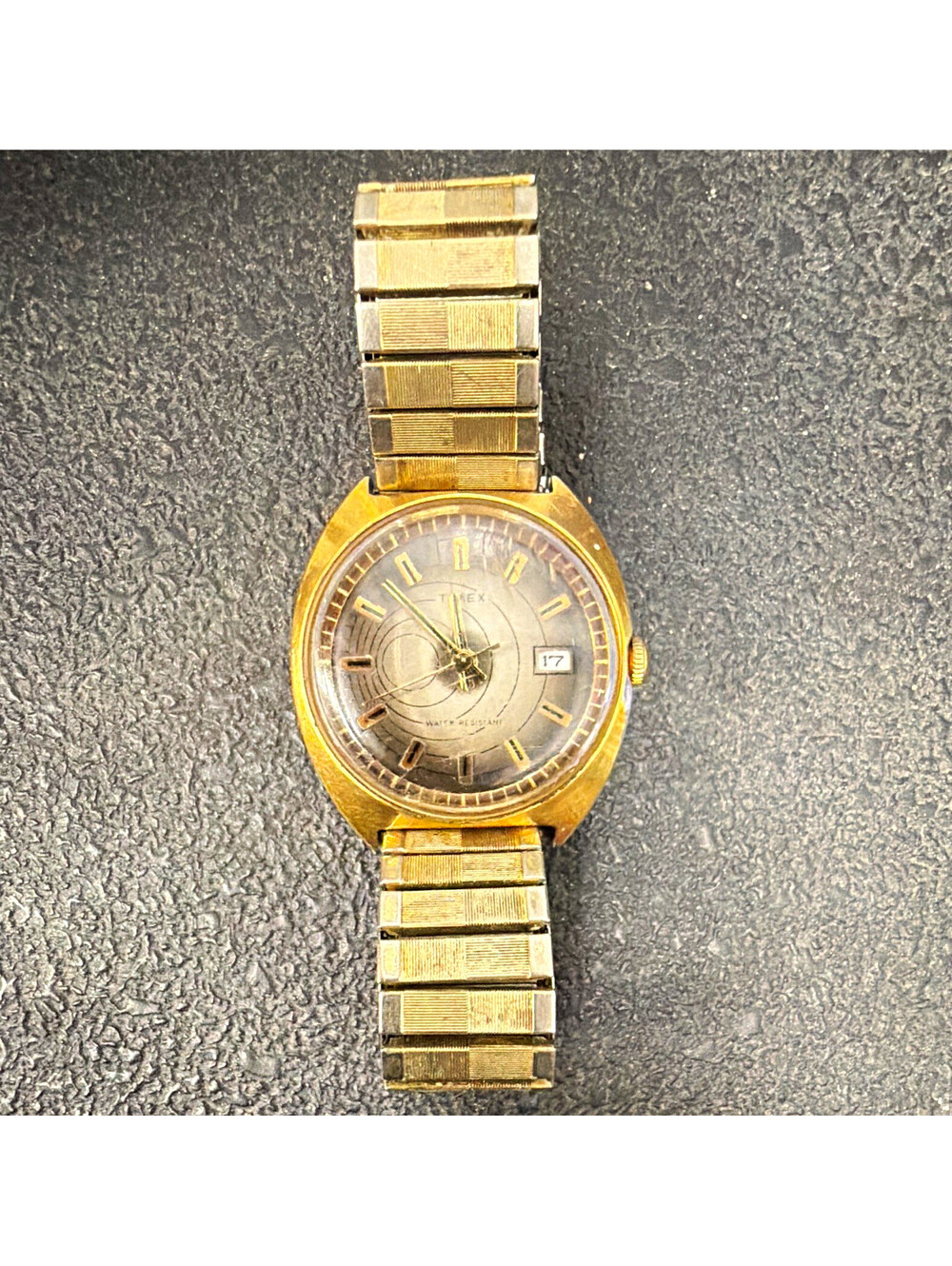 Vintage Timex Water Resistant Wristwatch with Date Display